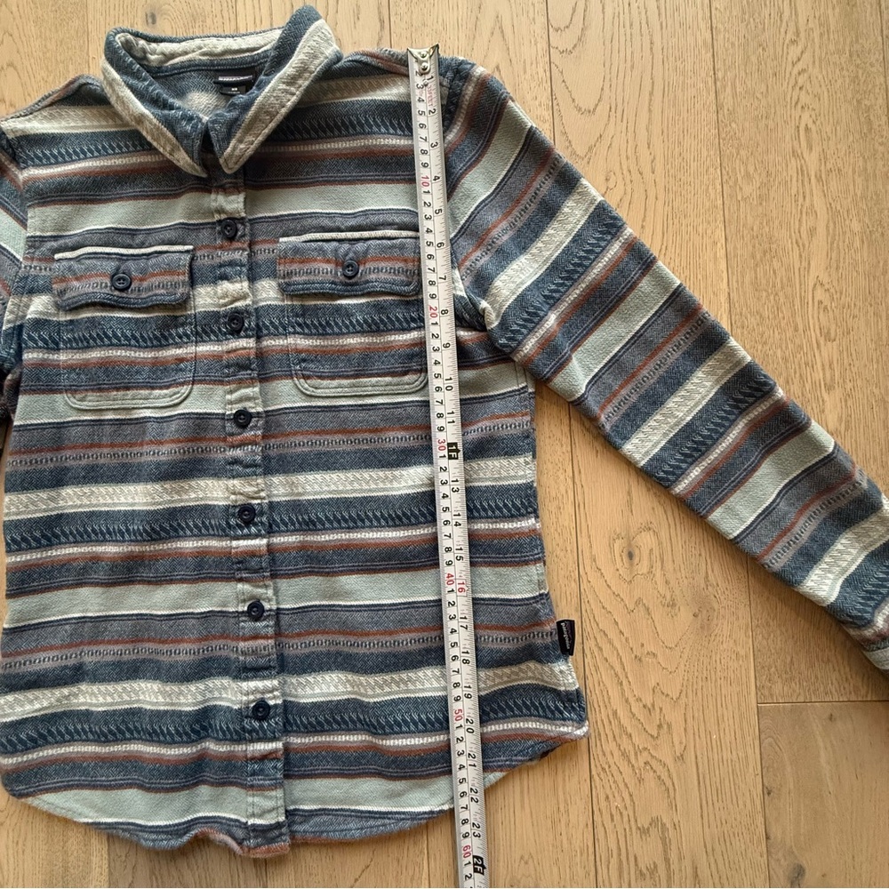 Patagonia Women’s Striped Blue and Grey Organic Cotton Shirt Size XS - Picture 5 of 9